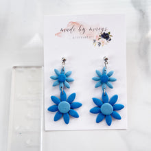 Load image into Gallery viewer, Clay - Blue Daisy - Dangles
