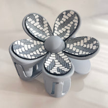 Load image into Gallery viewer, Claw Clip - Silver Chevron Flower
