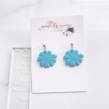 Load image into Gallery viewer, Clay - Blue Flower - Dangles
