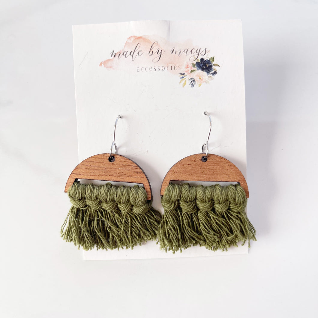 Macrame - Olive Arch Dangles - Oak Wood