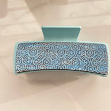 Load image into Gallery viewer, Claw Clip - 4” - Baby Blue Wooden Lace
