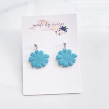 Load image into Gallery viewer, Clay - Blue Flower - Dangles
