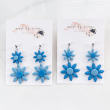 Load image into Gallery viewer, Clay - Blue Daisy - Dangles
