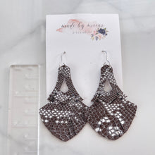 Load image into Gallery viewer, Leather - Brown Stingray - Fringey Dangles
