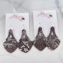 Load image into Gallery viewer, Leather - Brown Stingray - Fringey Dangles
